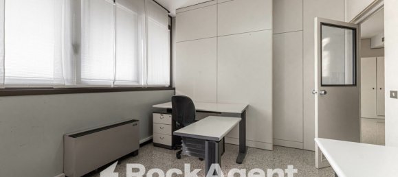 Oficina en Padua, Italy 242 m² No. 99864 19