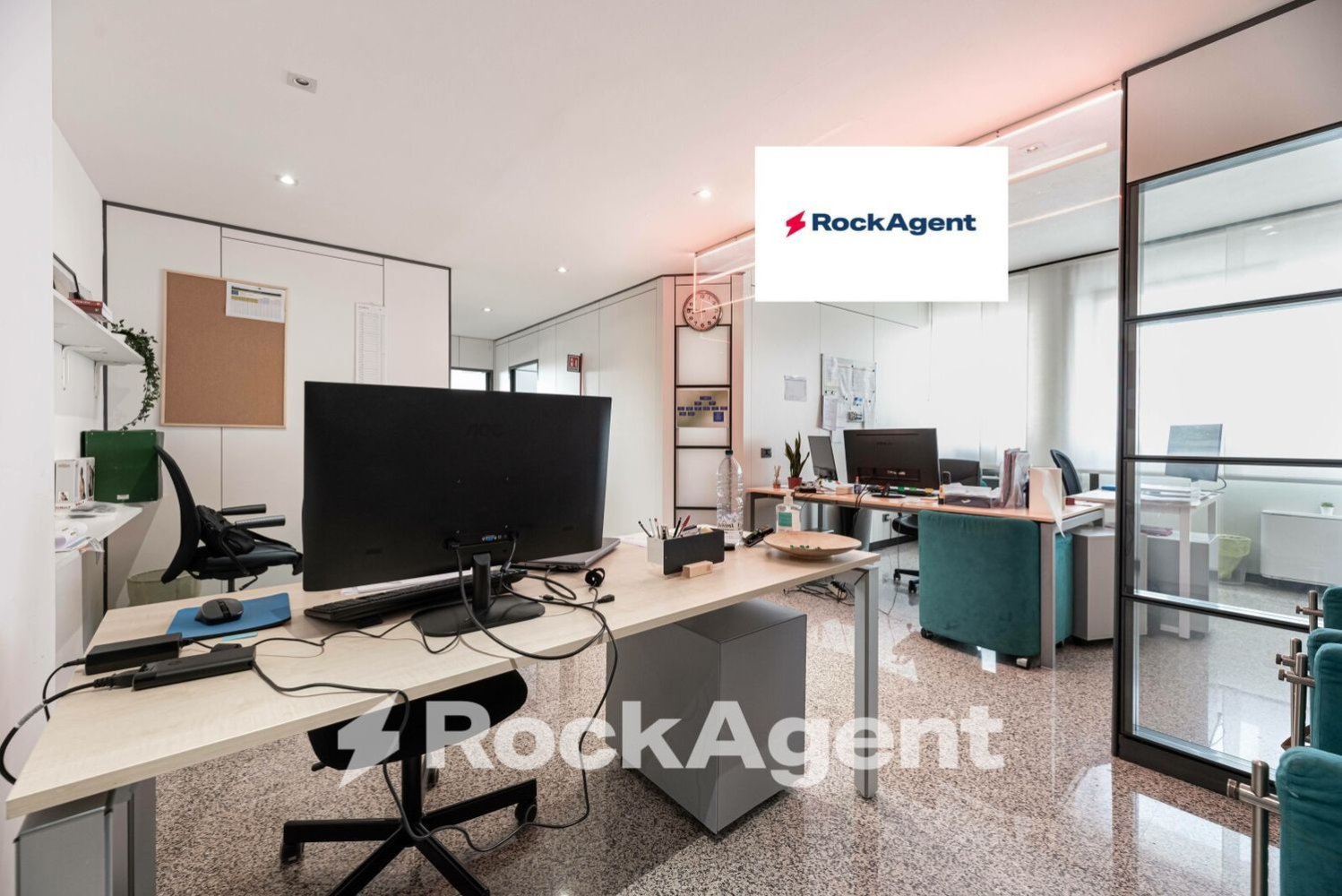 Oficina en Padua, Italy 242 m² No. 99864