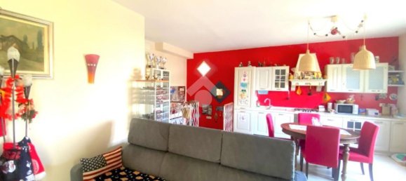 Дом с 4 комнатами в Коллеккьо, Италия № 9107 7