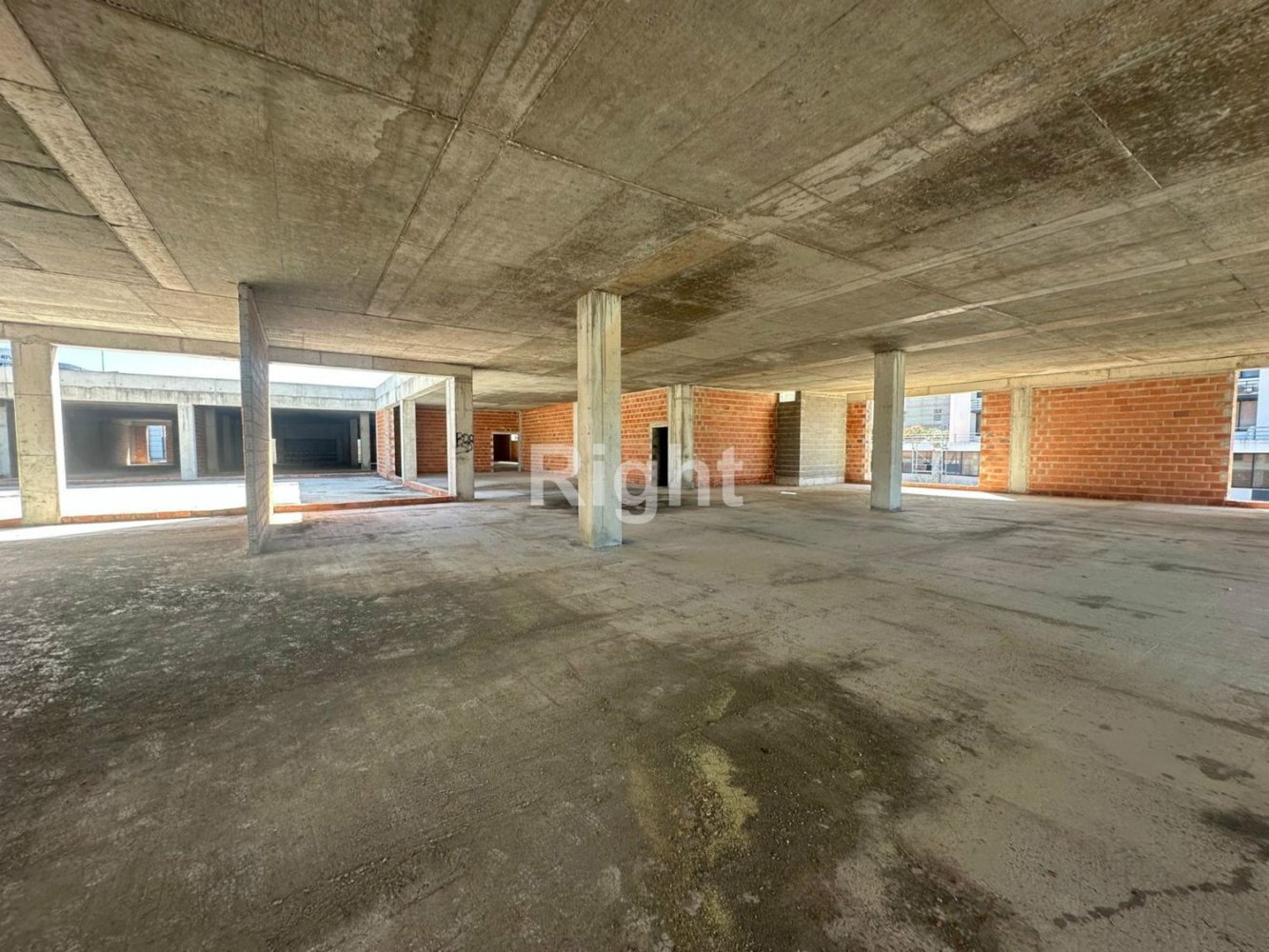 Entrepôt à Loures, Portugal 8400m² No. 313831