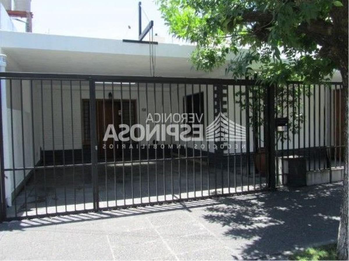 3 bedrooms House in Moron, Argentina No. 96016