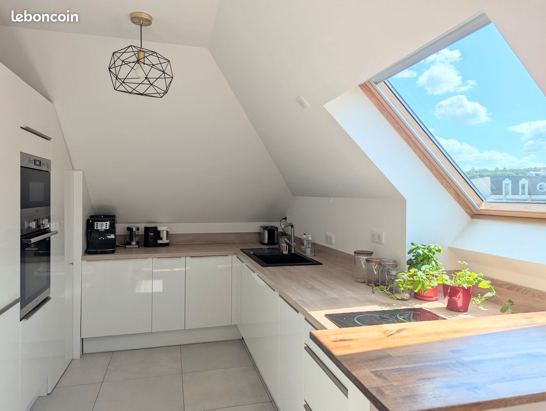 Квартира с 2 спальнями в Версаль, Франция № 322276