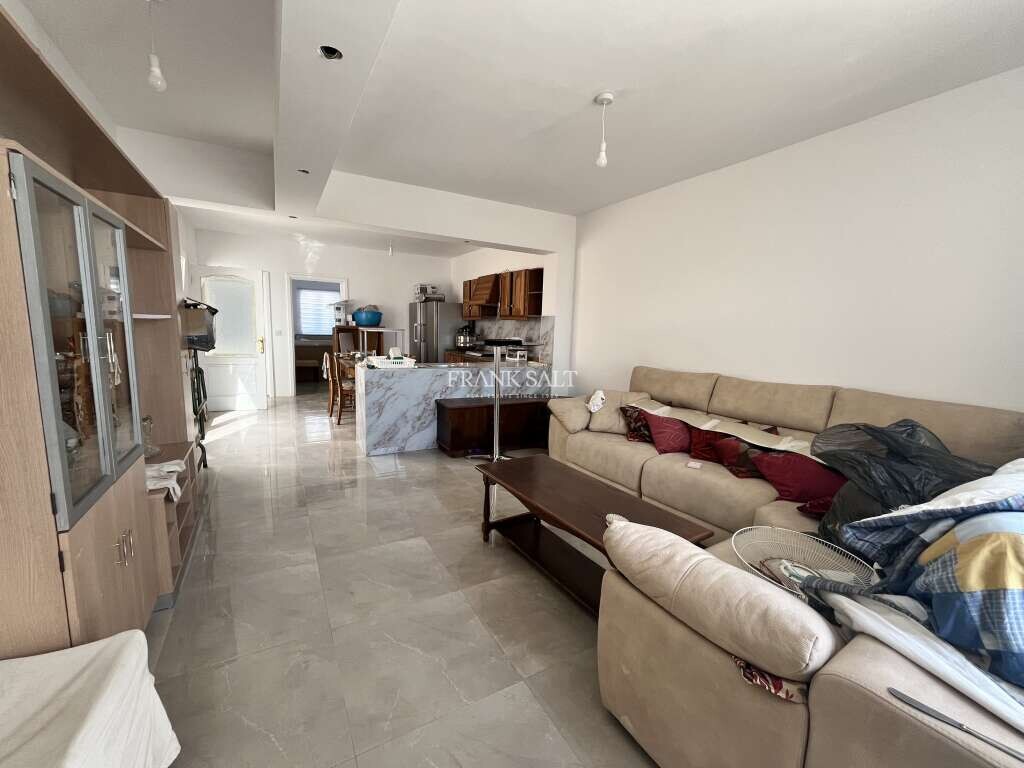 2 bedrooms Penthouse in Zabbar, Malta No. 8166