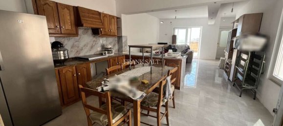 2 bedrooms Penthouse in Zabbar, Malta No. 8166 3