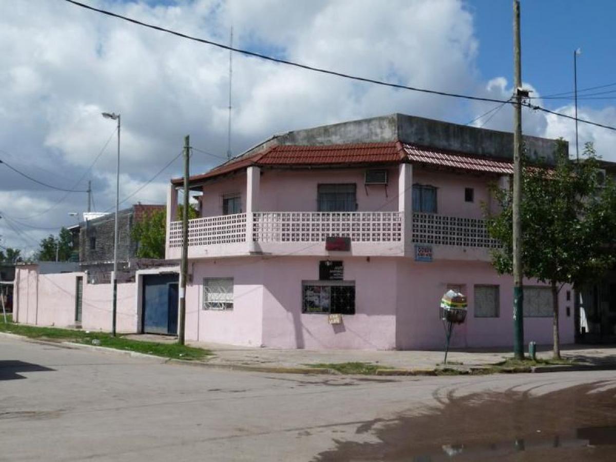 6 bedrooms House in Lomas de Zamora, Argentina No. 2138