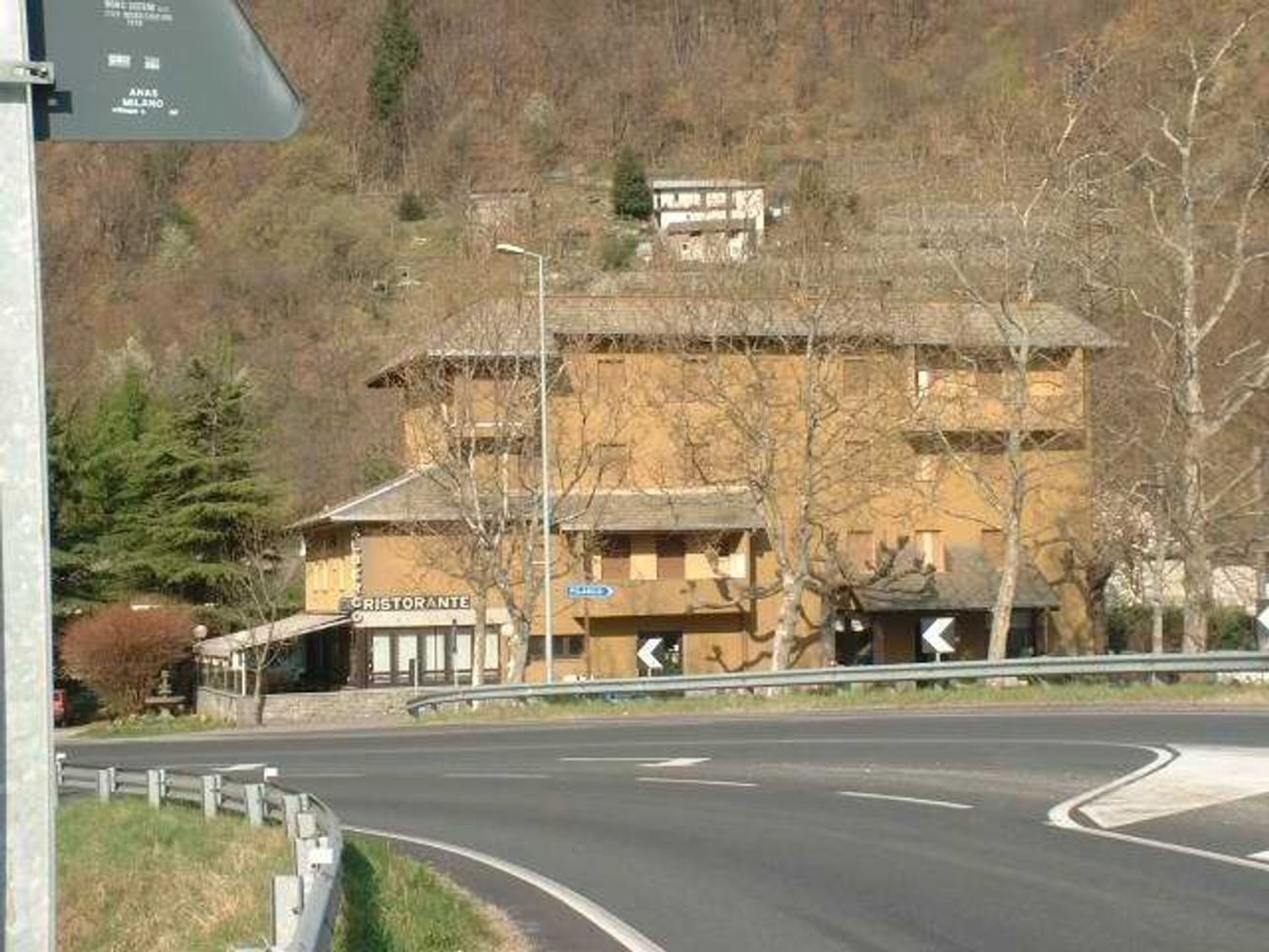 33 rooms Commercial property in Ardenno, Italy No. 81648