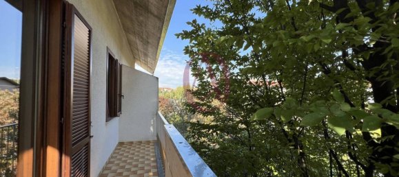 3 bedrooms Villa in Legnano, Italy No. 347629 2