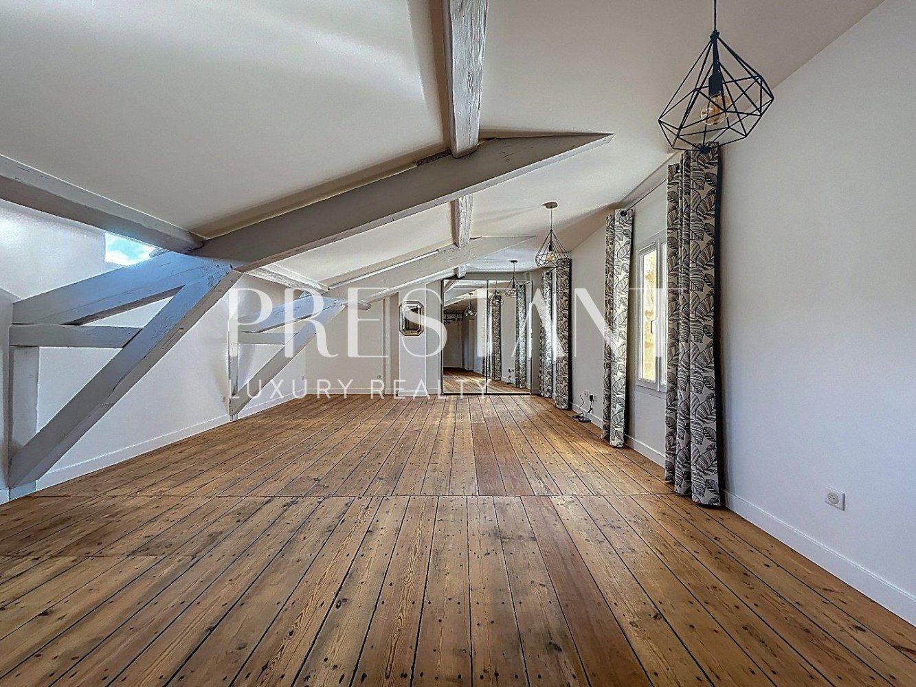 2 rooms Apartment in Bordeaux, France No. 302016