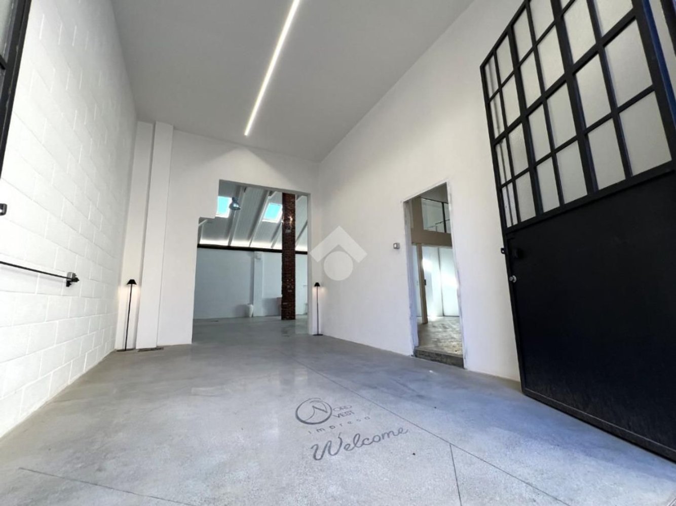 Склад 280м² в Турин, Италия № 375248