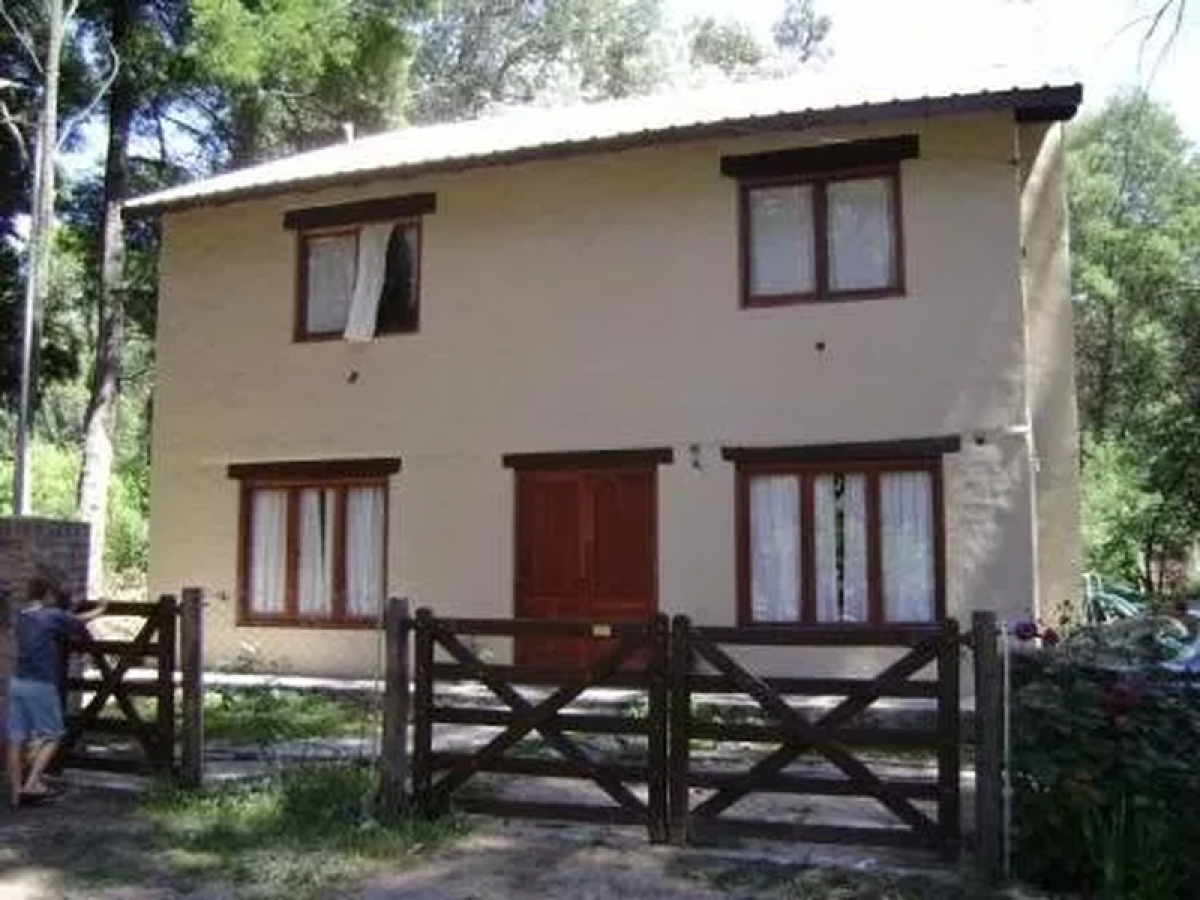 4 bedrooms House in Mar del Plata, Argentina No. 82975