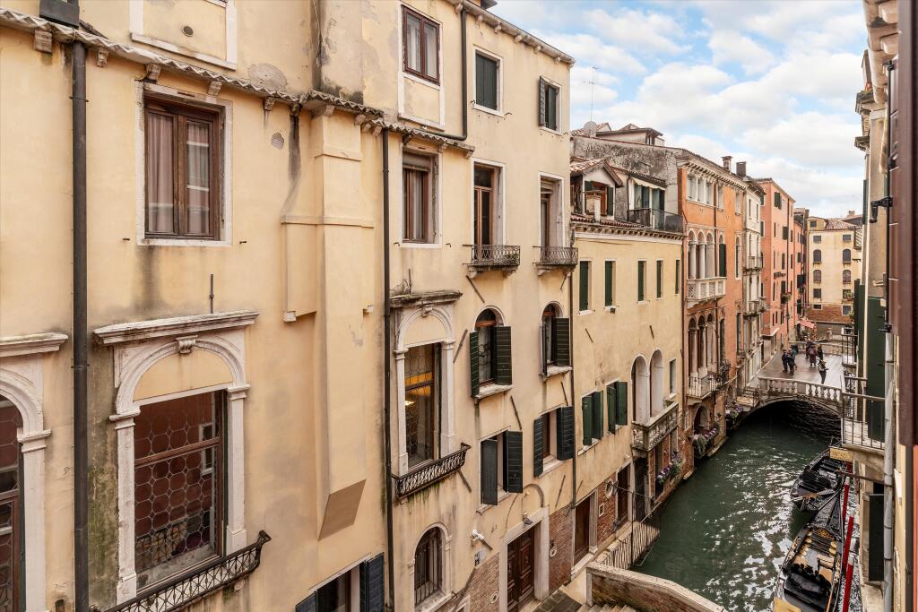 2 bedrooms Apartment in Venice, Italy No. 56731