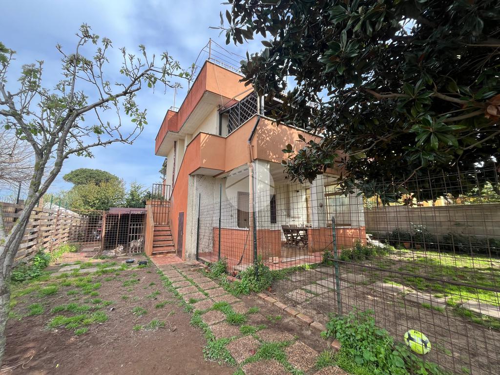 4 bedrooms Villa in Ardea, Italy No. 213680