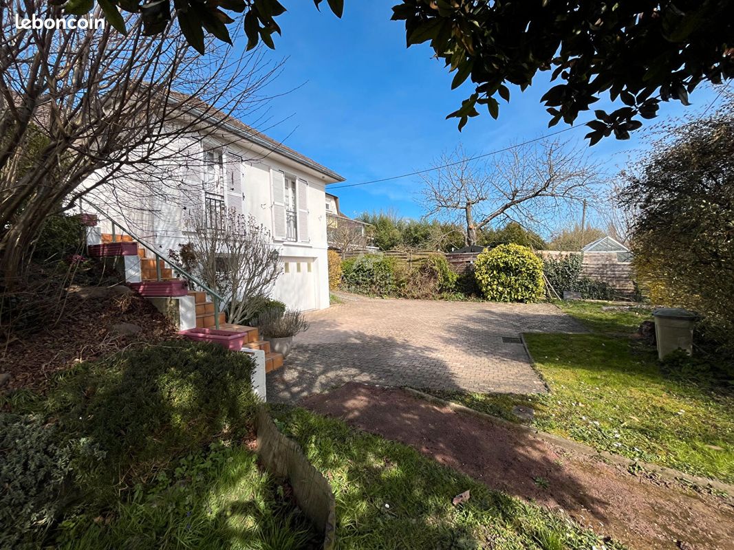 3 bedrooms House in Osny, France No. 167721