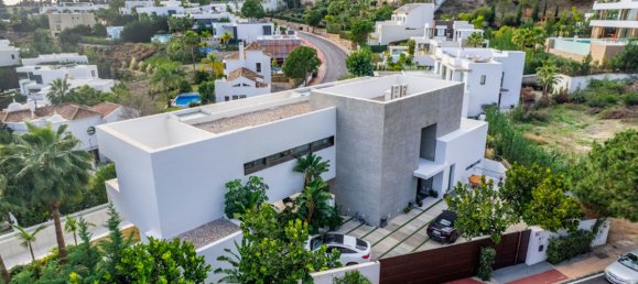 4 bedrooms Villa in Malaga, Spain No. 23991 36