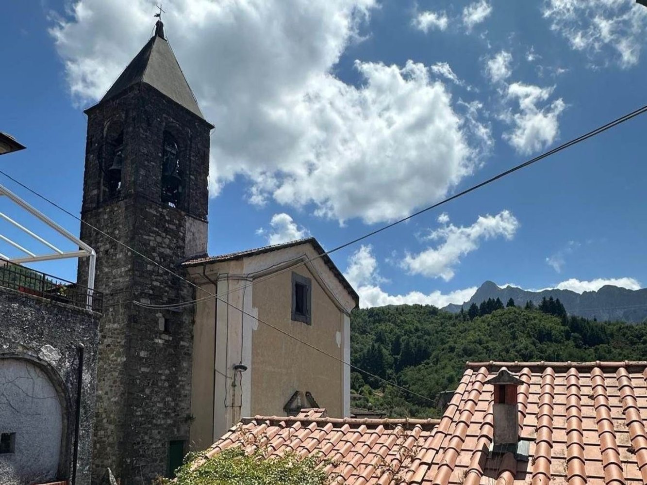 6 rooms House in Casola in Lunigiana, Italy No. 261559