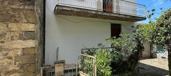6 rooms House in Casola in Lunigiana, Italy No. 261559 2