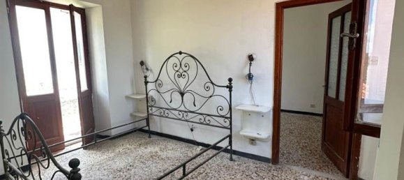 6 rooms House in Casola in Lunigiana, Italy No. 261559 3