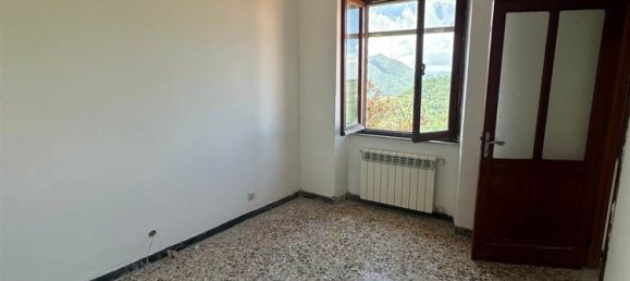 6 rooms House in Casola in Lunigiana, Italy No. 261559 8