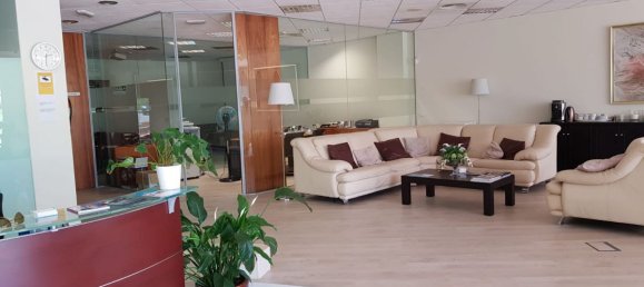 2 bedrooms Commercial property in Estepona, Spain No. 2942 11