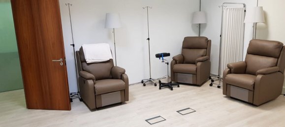 2 bedrooms Commercial property in Estepona, Spain No. 2942 3