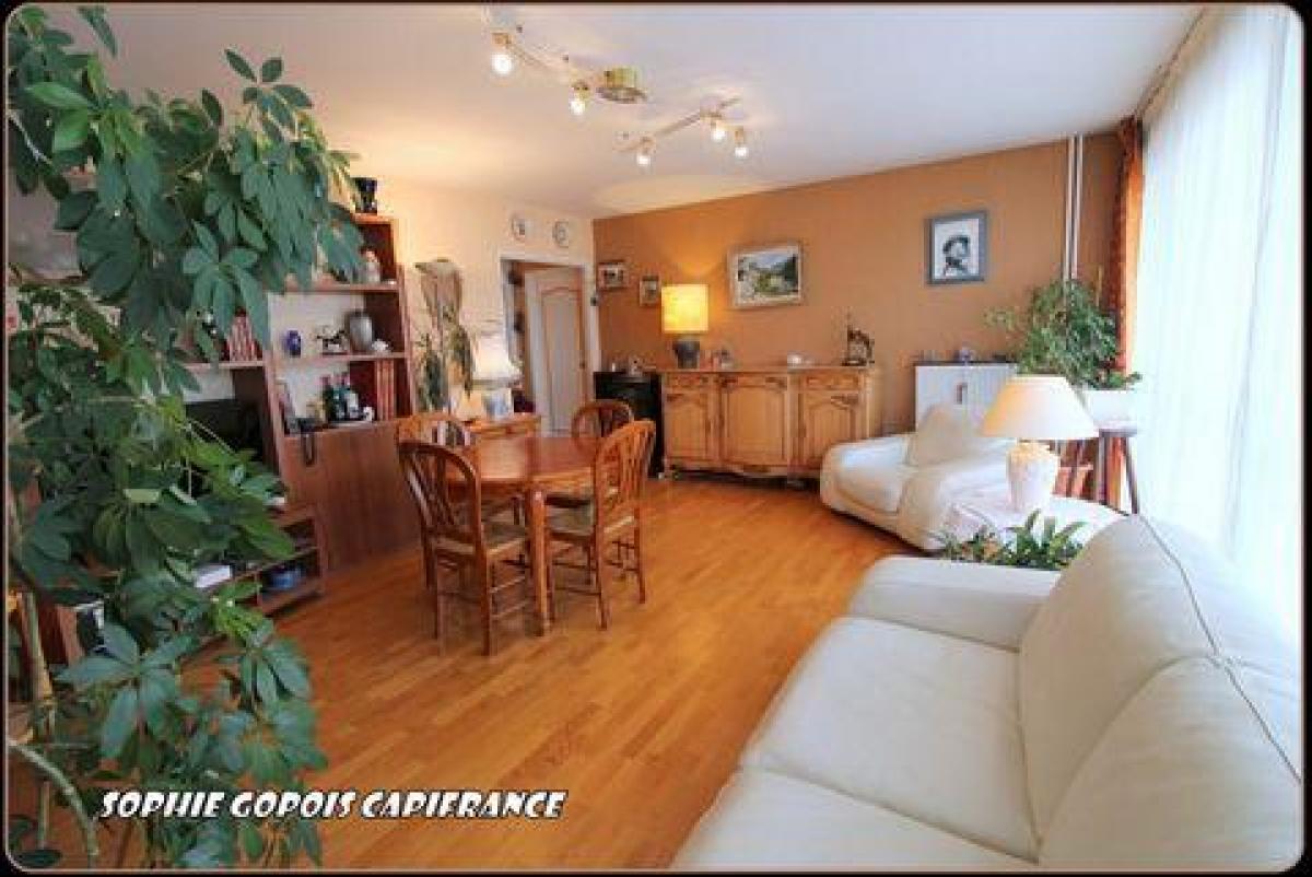3 bedrooms Condo in Rouen, France No. 32756