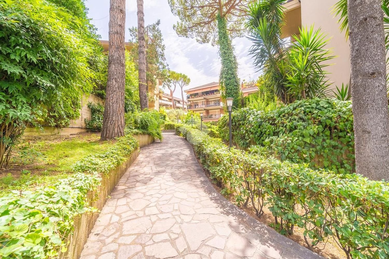 5 rooms Apartment in Rome, Italy No. 283953