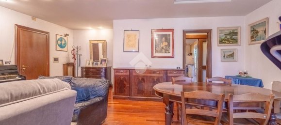 5 rooms Apartment in Rome, Italy No. 283953 7