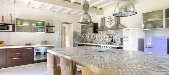 5 bedrooms House in Lucca, Italy No. 119214 14