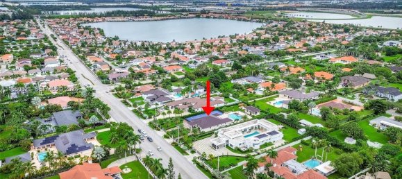 5 dormitorios villa en venta en Miami, Miami-Dade, Florida, USA № 615311 16