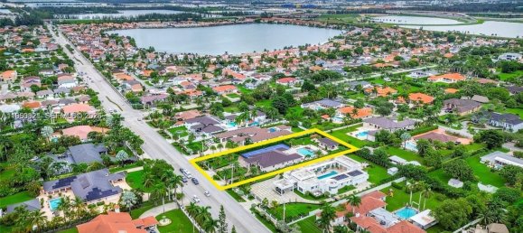 5 dormitorios villa en venta en Miami, Miami-Dade, Florida, USA № 615311 26