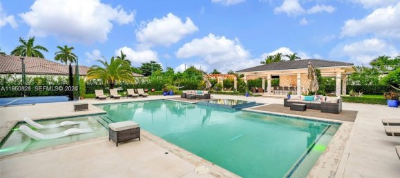 5 dormitorios villa en venta en Miami, Miami-Dade, Florida, USA № 615311 11