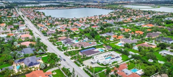 5 dormitorios villa en venta en Miami, Miami-Dade, Florida, USA № 615311 27