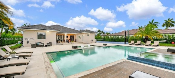 5 dormitorios villa en venta en Miami, Miami-Dade, Florida, USA № 615311 10