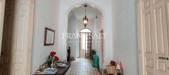 6 bedrooms Townhouse in Sliema, Malta No. 2625 11