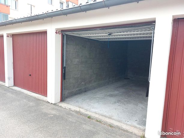  Parking in Villeurbanne, France No. 287700