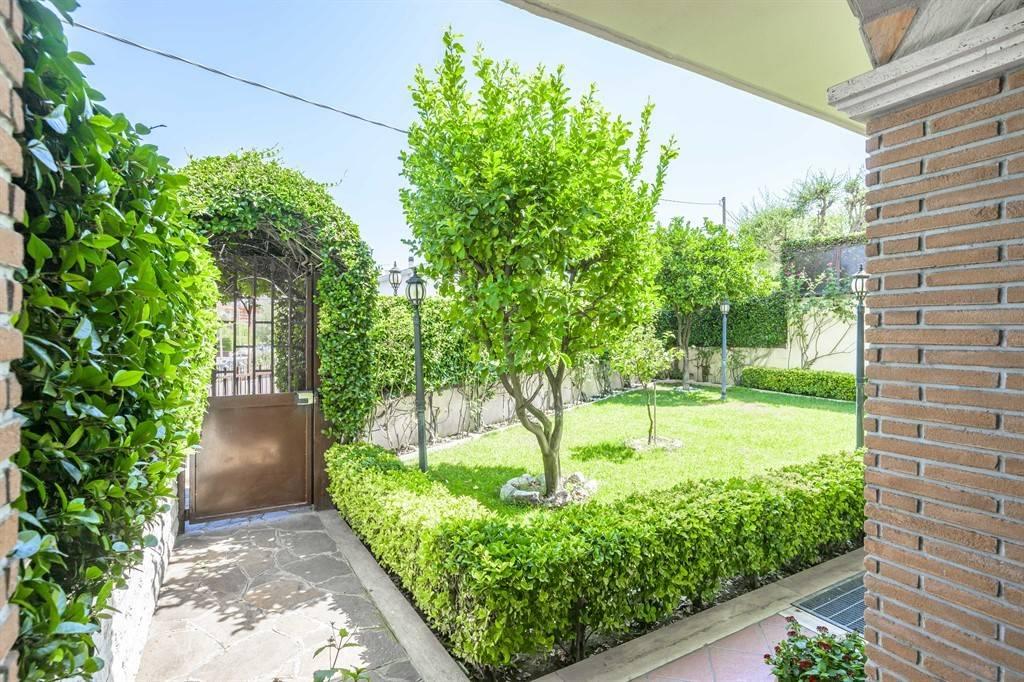 Villa de 7 habitaciónes en Guidonia Montecelio, Italy No. 23122