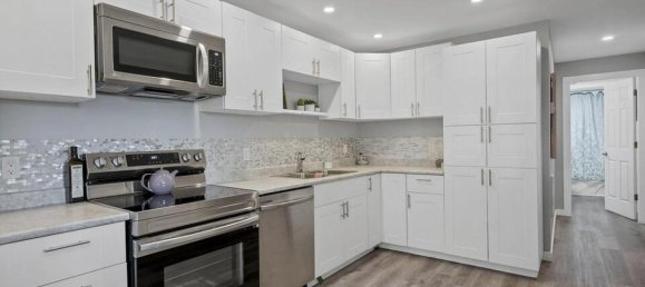 7 bedrooms House in British Columbia, Canada No. 1264 6