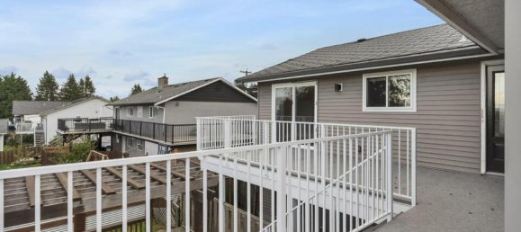 7 bedrooms House in British Columbia, Canada No. 1264 5