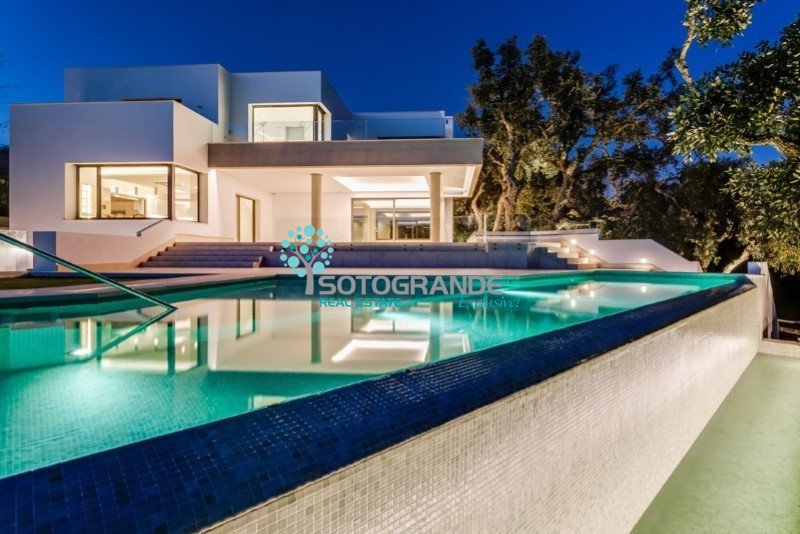 5 غرف نوم فيلا في Cadiz, Spain رقم 115427