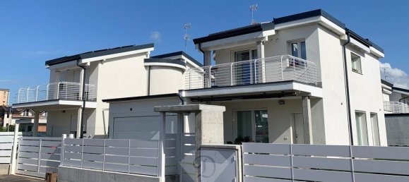 4غرفة فيلا في Oggiona con Santo Stefano, Italy رقم 166522 15