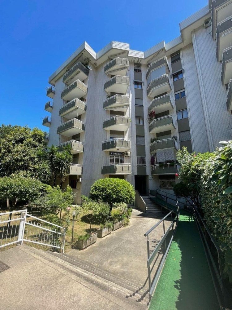 5 rooms Apartment in Cosenza, Italy No. 303608