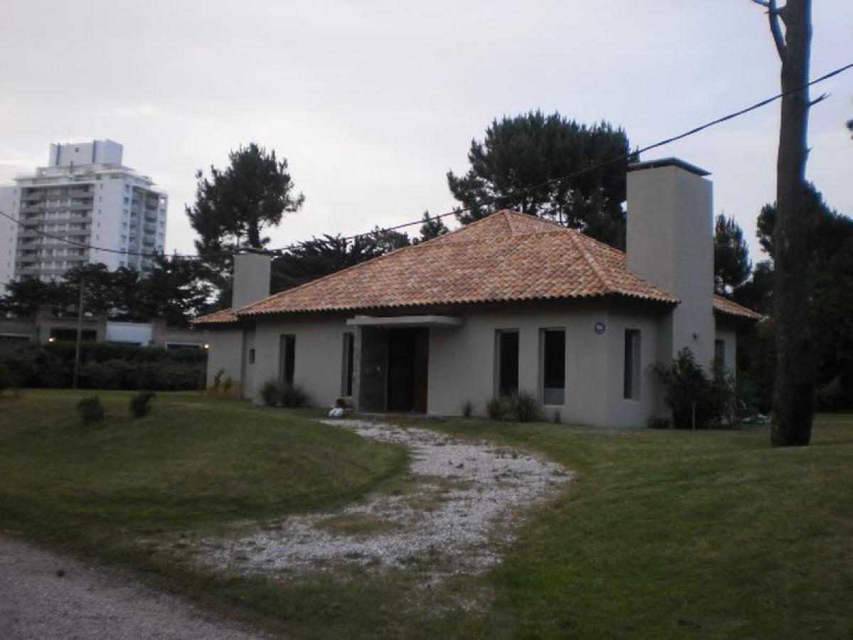 3 bedrooms House in Maldonado, Uruguay No. 4729