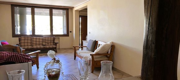 3 bedrooms Apartment in Parma, Italy No. 333525 3