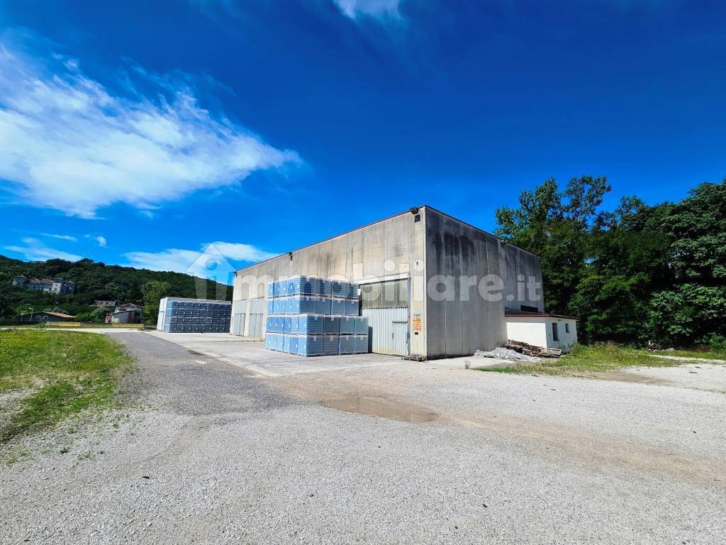 700m² Warehouse in Gorizia, Italy No. 283609