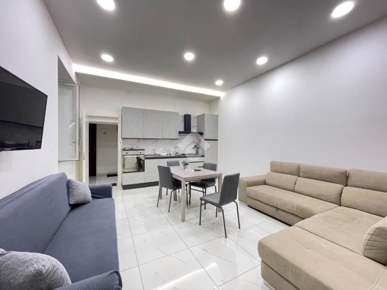 Квартира с 3 спальнями в Неаполь, Италия № 311569