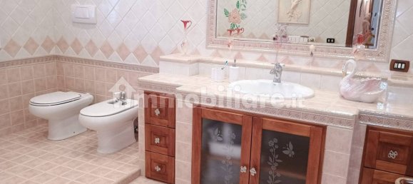 5 غرف نوم فيلا في Statte, Italy رقم 98081 42