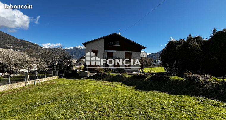 Casa de 5 dormitorios en Hautes-Alpes, France No. 305363