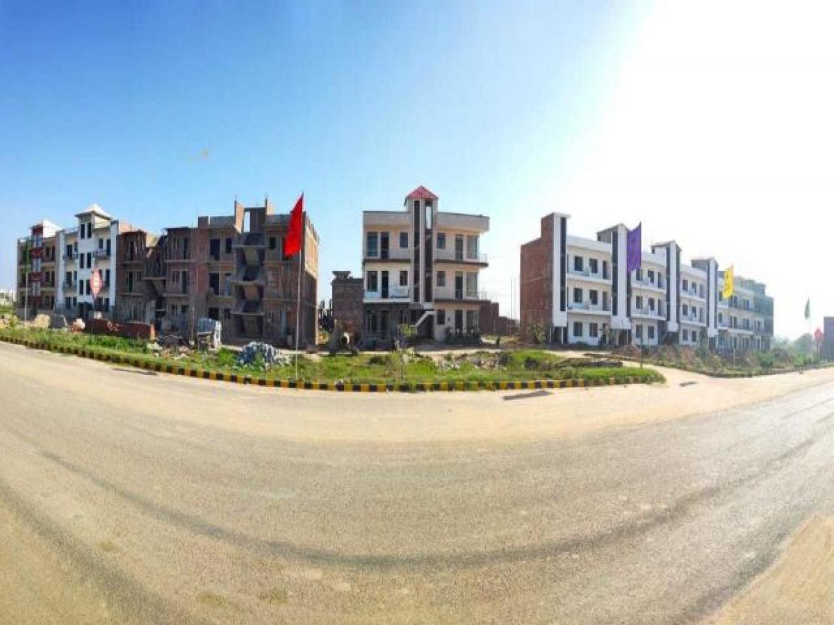 2 bedrooms House in Chandigarh, India No. 23241