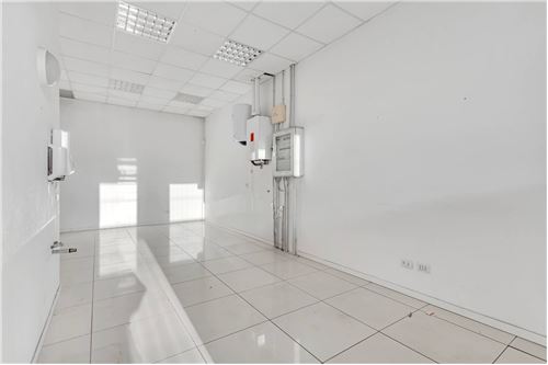 3غرفة عقار تجاري في Pieve Emanuele, Italy رقم 298560