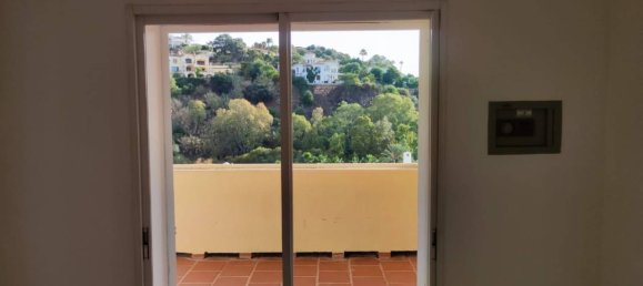 2 chambres Appartement à Benahavis, Spain No. 43456 9
